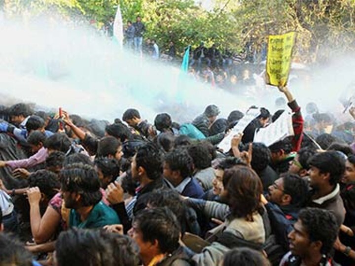 Were anti-Modi students molested outside SRCC? 