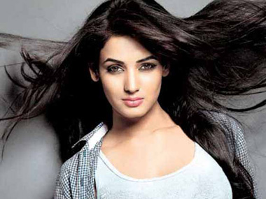 Sonal Chauhan turns singer for 3G Sonal Chauhan turns singer for 3G
