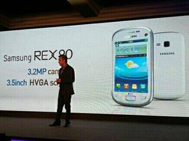 Samsung Rex feature phone at the launch. Image from Samsung Mobile India's Twitter feed. 