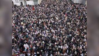 Shiites stage mass protest over 84 killed in Pakistan