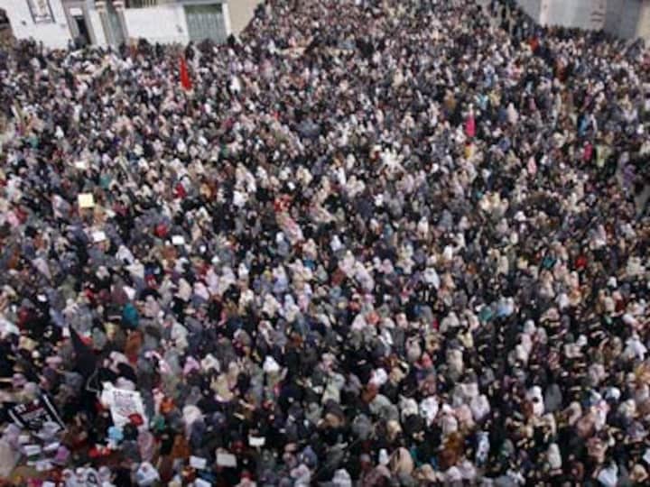 Shiites stage mass protest over 84 killed in Pakistan