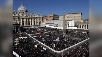Huge crowds gather at St Peter's square for Pope's last audience