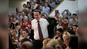 Despite chopper scam, Cameron eyes jet deal ahead of India trip