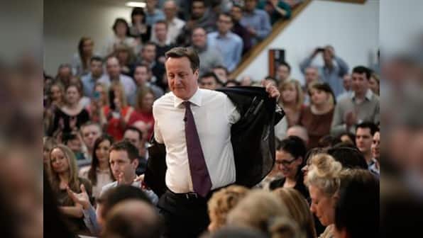 Despite chopper scam, Cameron eyes jet deal ahead of India trip