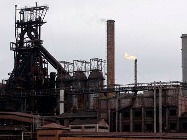 The threat from Arnaud Montebourg revives tensions between France’s Socialist government and ArcelorMittal over the fate of two blast furnaces in eastern France/ Reuters