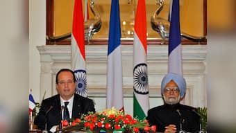 Hollande, Manmohan ink four agreements, discuss Jaitapur