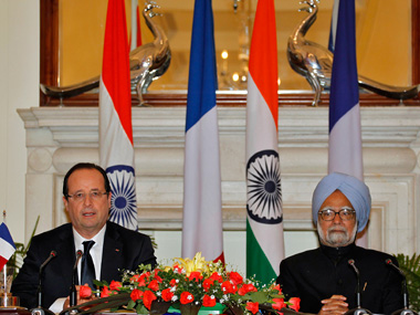 Hollande, Manmohan ink four agreements, discuss Jaitapur Hollande, Manmohan ink four agreements, discuss Jaitapur