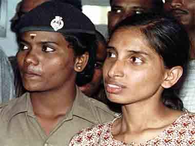 FILE PHOTO 15JUN91 - Nalini (R) seen in a court in the southern Indian city of Chengalpattu in this June 15,1991. Reuters