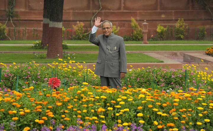 Images: President Pranab stops to smell the roses at Mughal Gardens