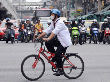 Round-the-world UK cyclists killed in Thailand  Round-the-world UK cyclists killed in Thailand