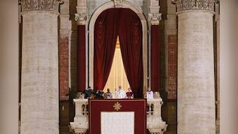 Pope Francis delivers first blessing, asks world for prayers