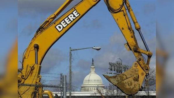 U.S. economy barely expands in Q4, brighter days ahead