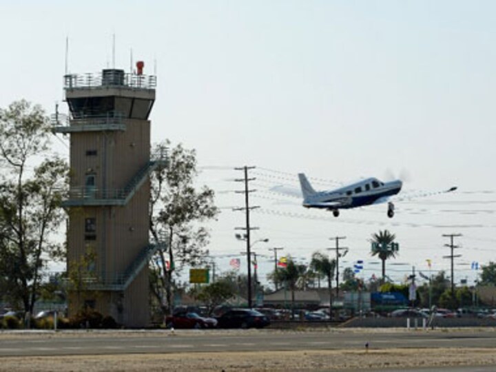 US announces closure of 149 airport control towers