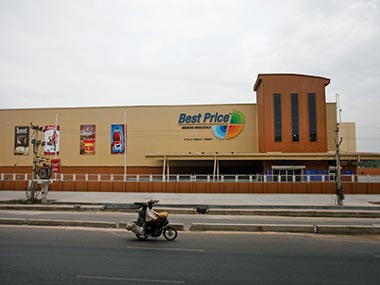 Pending bribery probe, Wal-Mart puts India expansion on ice Pending bribery probe, Wal-Mart puts India expansion on ice