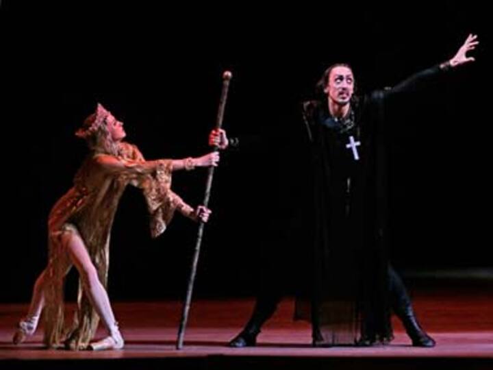 Star dancer admits to acid attack on Bolshoi artistic director