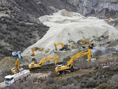 Massive landslide in China buries 83 gold mine workers Massive landslide in China buries 83 gold mine workers