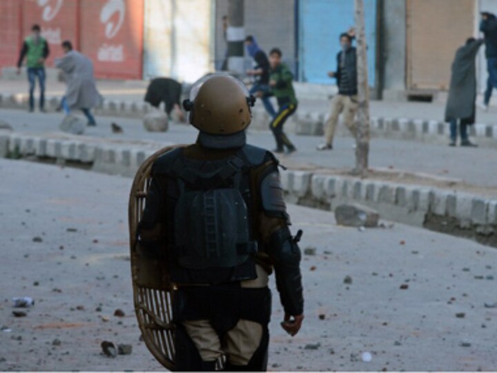Sarpanch shot and killed by guerrillas in Kashmir