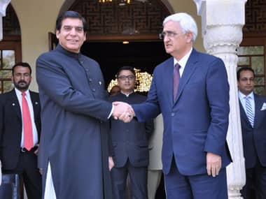 Pakistan Prime Minister Raja Pervez Ashraf shakes hands with Indian Foreign minister Salman Khurshid. AFP