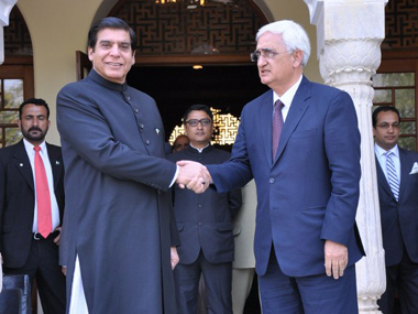 Khwaja wants him to come, said Khurshid as he welcomed Pak PM Khwaja wants him to come, said Khurshid as he welcomed Pak PM