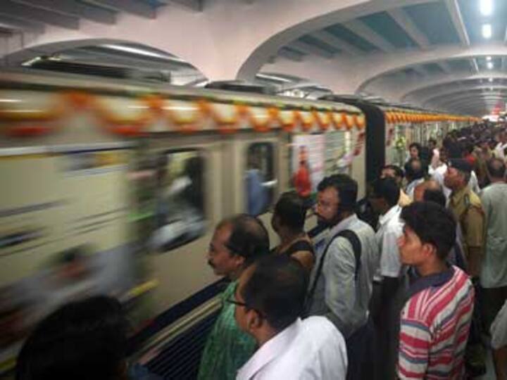 Metro services disrupted in Kolkata after technical snag
