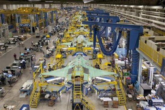 INSIGHT - Expensive F-35 fighter at risk of budget "death spiral" INSIGHT - Expensive F-35 fighter at risk of budget "death spiral"