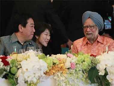 Japan's Prime Minister Yoshihiko Noda chats with India's Prime Minister Manmohan Singh at an East Asia Summit dinner in Phnom Penh, November 19, 2012. Reuters