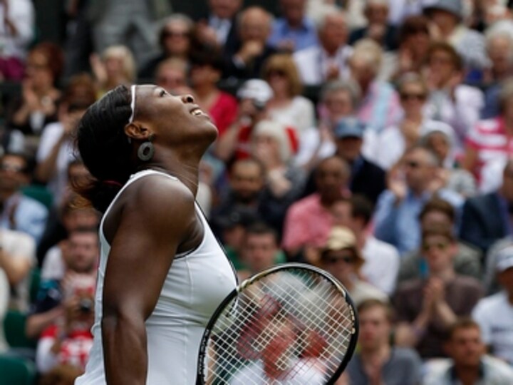 Serena Williams beats Florida traffic by riding bicycle to match