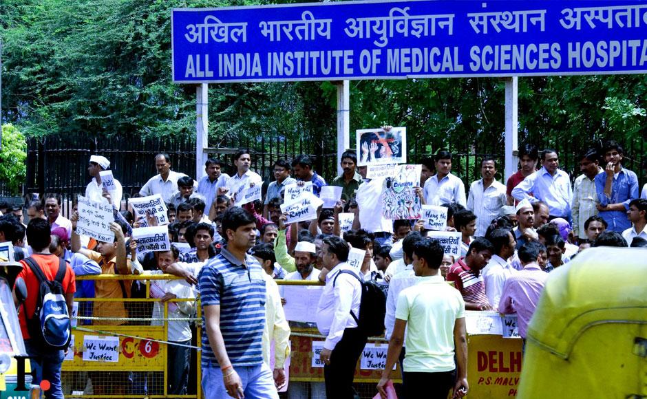 Images: Delhi Erupts In Protest At AIIMS, Police HQ Over Rape Of 5-year ...