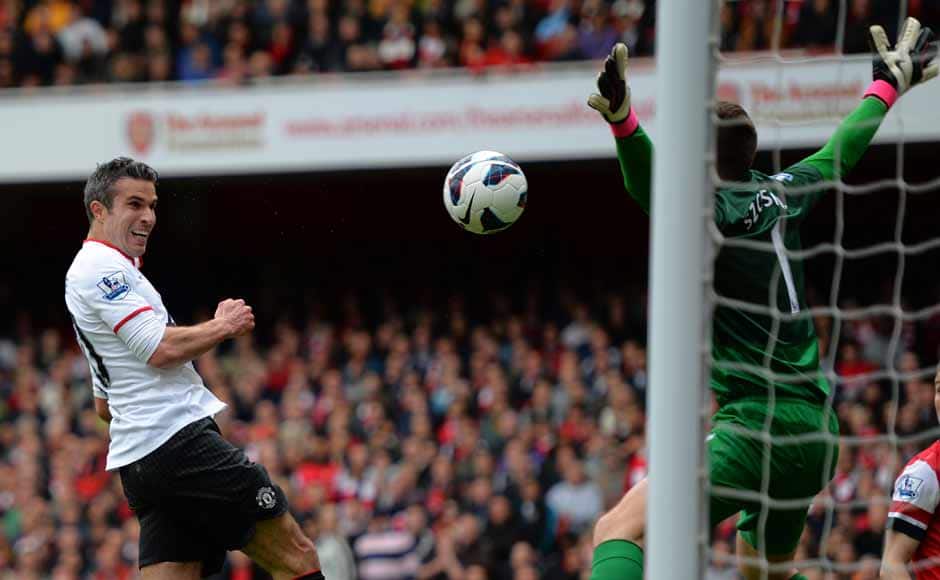 RVP's return to Arsenal: Guard of Honour, boos and goal – Firstpost