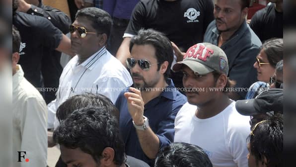 Images: Emraan Hashmi visits Haji Ali Dargah