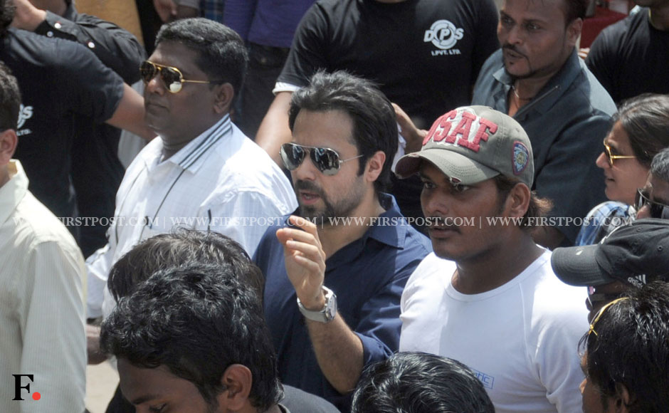 Images: Emraan Hashmi visits Haji Ali Dargah Images: Emraan Hashmi visits Haji Ali Dargah