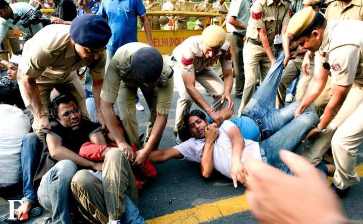 Images: Protests against Delhi rape reach PM, Sonia's houses