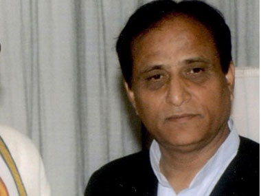 Azam Khan refuses to apologise, questions EC relief to Shah Azam Khan refuses to apologise, questions EC relief to Shah