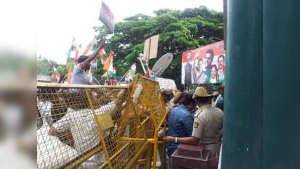 Karnataka 2013: No red carpet for Cong despite Yeddy-BJP war