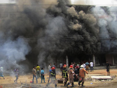 Fire breaks out in Bangladesh building, kills 377 Fire breaks out in Bangladesh building, kills 377