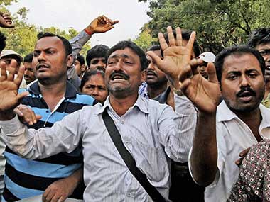 Saradha chairman Sudipto Sen, 2 company officials arrested in J&K Saradha chairman Sudipto Sen, 2 company officials arrested in J&K