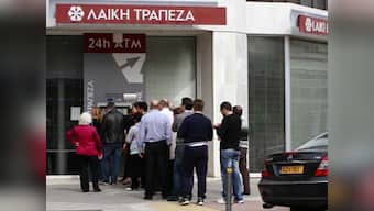 Cyprus parliament decides on bailout, thin majority to vote on euro exit