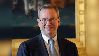 Google's Motorola unit working on 'amazing' smartphones, says Schmidt