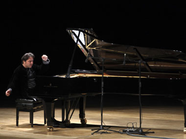 Tweeting Turkish pianist given suspended sentence for blasphemy Tweeting Turkish pianist given suspended sentence for blasphemy