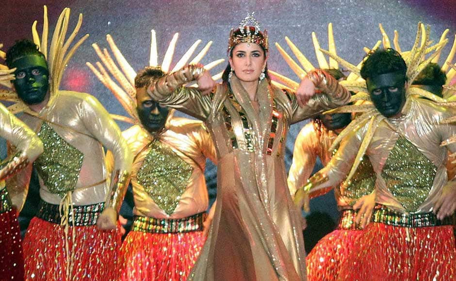 Katrina deserves applause for wearing that thing in this weather. We're calling it a thing because we don't really know what it is. PTI 