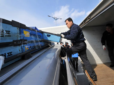 S-Korea invites North for dialogue table to resolve deadlock over industrial complex S-Korea invites North for dialogue table to resolve deadlock over industrial complex