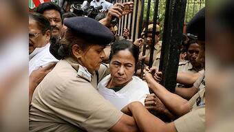 TMC stages dharna against 'attack' on Mamata in Delhi