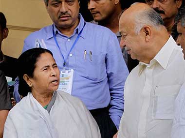 Mamata returns to Writers' Building after SFI protest Mamata returns to Writers' Building after SFI protest