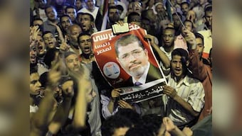 In bid to win over youths, Egypt's Mursi holds Q&A on Twitter