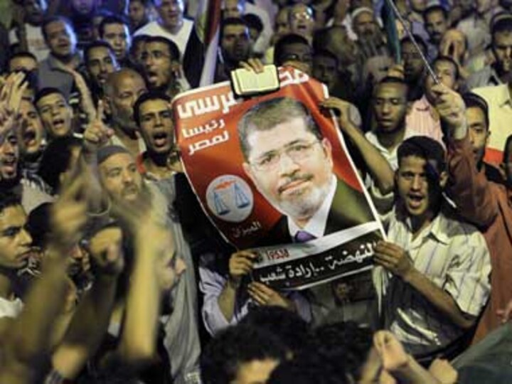 In bid to win over youths, Egypt's Mursi holds Q&A on Twitter