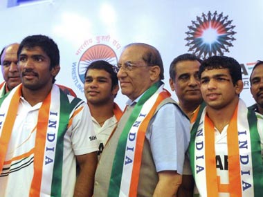 Cong moves EC against statements made by BJP's VK Malhotra Cong moves EC against statements made by BJP's VK Malhotra