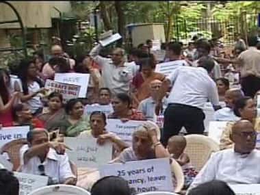 Residents protesting against the demolition order. Image courtesy CNN-IBN