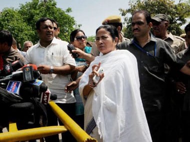 Is there an involvement of Congress behind heckling Mamata?