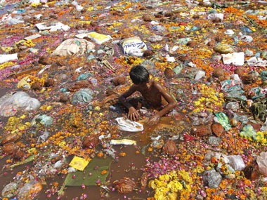 Gujarat HC issues notice to govt on pollution in rivers Gujarat HC issues notice to govt on pollution in rivers