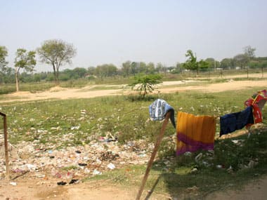 How did Sahara but a plot of land from a man and his widow on the same day?
